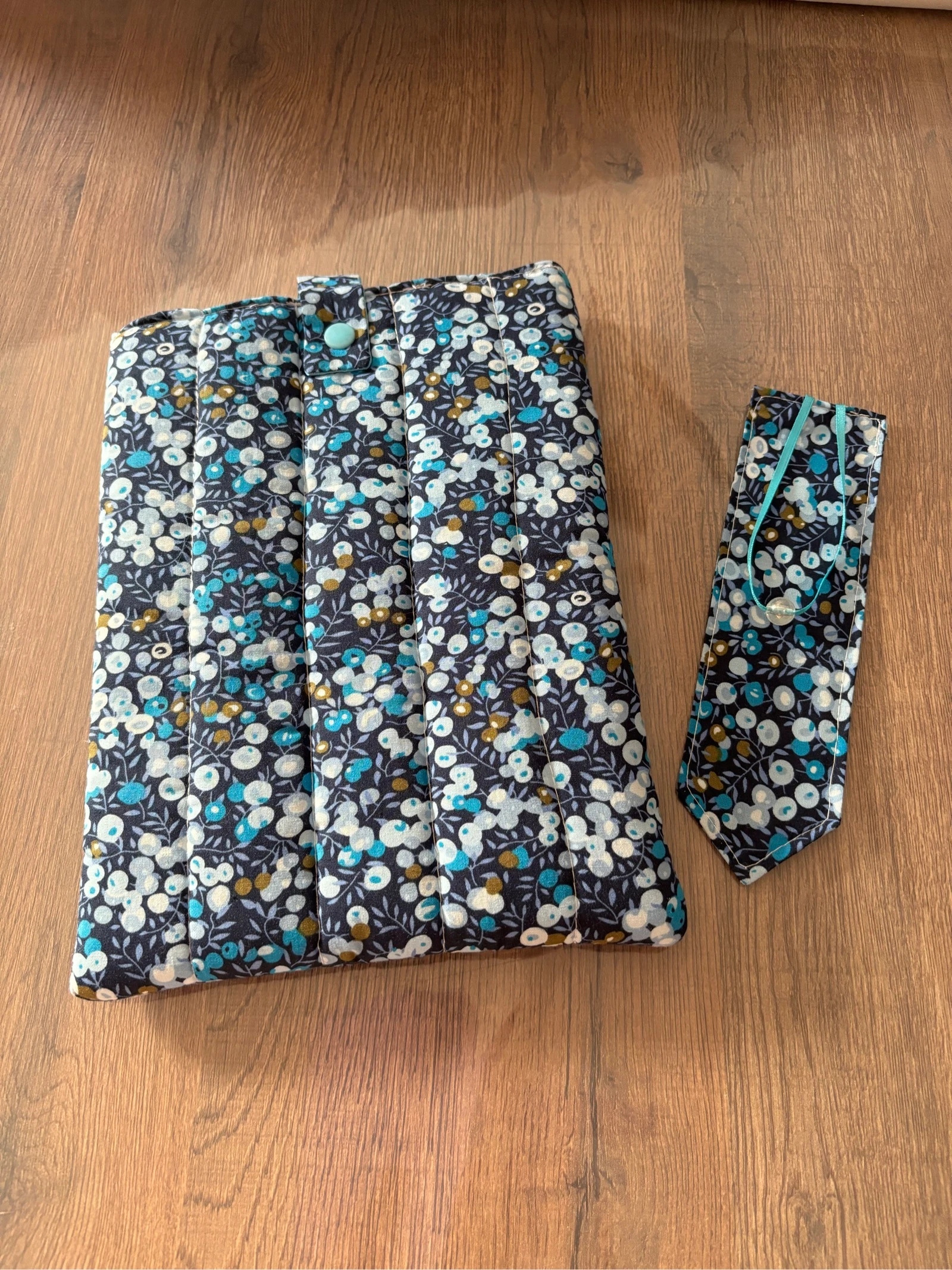 Pochette pour livre et son marque page 